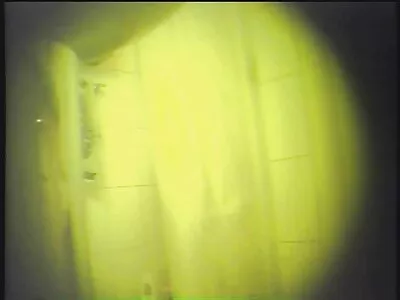 Loira vídeo de pornô com mulher pelada sedutora enchendo seus buracos apertados com consolos