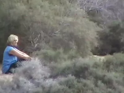 Morena petite montando vídeo pornô de mulher nua um pau grande depois de chupada