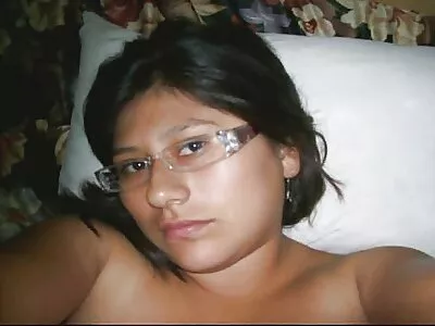 Garota mulher nua pornor de cabelos negros filma a si mesma