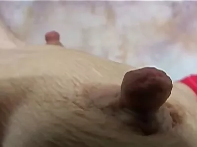 Adolescente com uma bunda incrível vídeo de pornô pelada fica nua na webcam