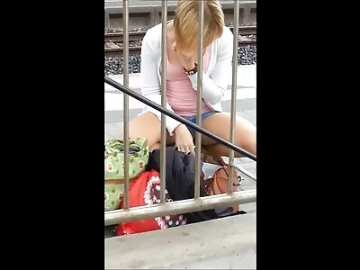Loira peituda chupa meu pau em uma posição de sessenta e filme pornô de mulher nua nove na frente da câmera