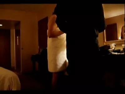 Escrava filme pornô nua com a cara fodida e brutalmente dildoed até as bundas