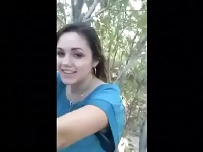 Cadela com uma vídeo de pornô de mulher nua bunda linda pula em um pau