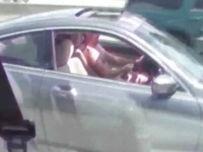 Menina adolescente que vídeo de pornô com mulher nua quer arrumar um emprego