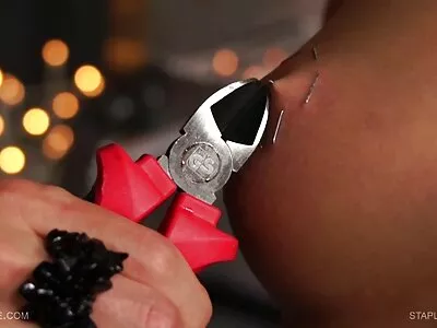 Morena de peitões dando uma chupada e quero ver vídeo pornô mulher pelada transando na mesa