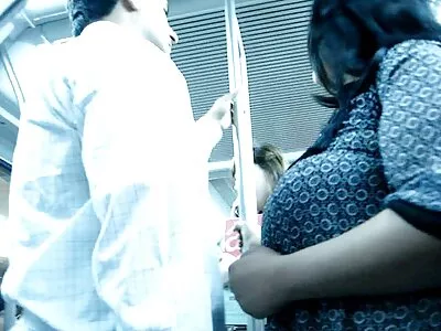 Linda garota com grandes seios naturais chupando filme pornô só de mulher pelada pau e ficando com os peitos carregados