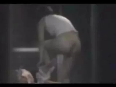 Adolescente gosta filme pornô de mulher nua de lamber pau