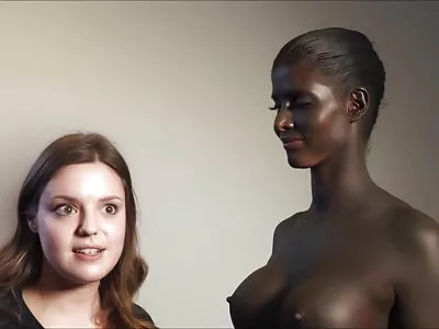 Vibrador para uma linda garota asiática vídeo de pornô pelada
