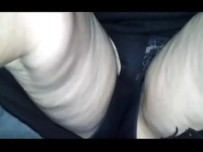 Empurrando seu traseiro vídeo pornô mulher pelada apertado em público