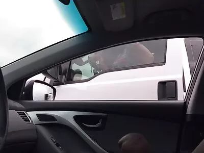 Loira com peitinhos dando chupada e sendo fodida com vídeo pornô mulher pelada força