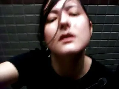 Petite vídeo pornô de mulher pelada transando cutie e sexo na frente da câmera