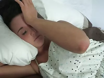 Lambendo buceta e fazendo sexo com a esposa na frente vídeo pornô só de mulher nua da câmera