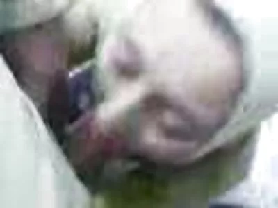 A menina anseia por um vídeo pornô só mulher nua pau grande