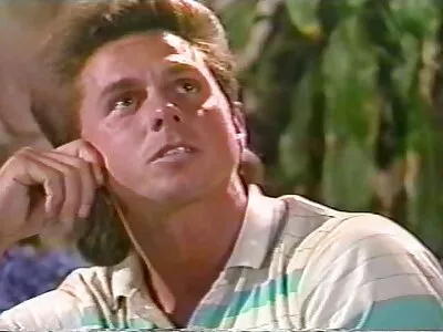 Casal de alunos vídeo de pornô com mulher pelada usando todas as possibilidades para foder