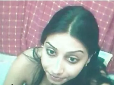 Tão linda morena namorada divertir ao ar livre e fazer um boquete vídeo de pornô mulher dançando pelada gostoso, gozar