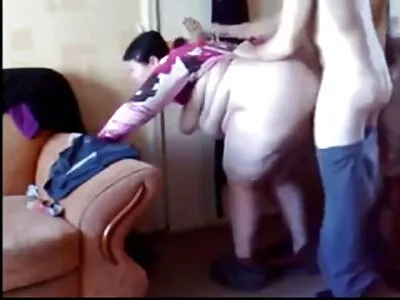 Gata ruiva vídeo de pornografia mulher pelada e excêntrica dançando
