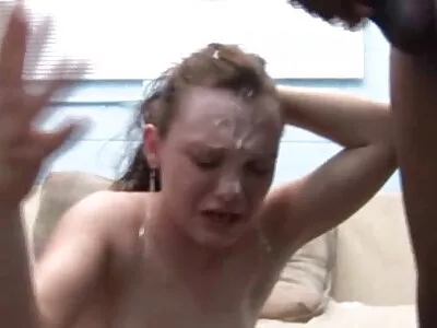 Adolescente fica com um pau grande na vídeo pornô mulher nua buceta e se masturba