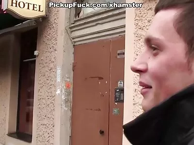 Estranho peituda de meias andando de pau vídeo de mulher pelada de pornô