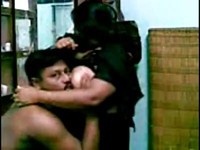 Brinquedo para seu buraco de carne vídeo mulher pelada pornô peludo fundo