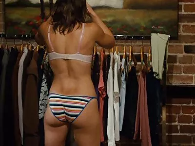 Fenda peluda com os dedos até explodir pelada vídeo pornô com sucos