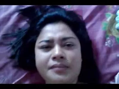 Marido lascivo colocou quero ver filme pornô de mulher pelada sua linda esposa morena para chupar pau quando os pais saíram