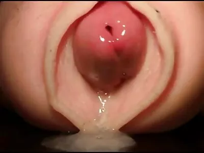 MILF chupando pau de vídeo pornô de mulher pelada fazendo sexo um homem mais jovem e amando aquele pirulito