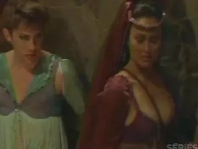 Adolescente fica com esperma na vídeo de pornô mulher nua boca na frente da câmera