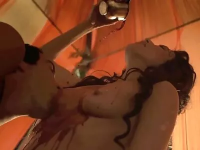 Namorada com bunda linda faz sexo e fica vídeo pornô nua com leite