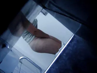 A loira abriu as pernas e deu uma mulher pelada vídeo pornô foda