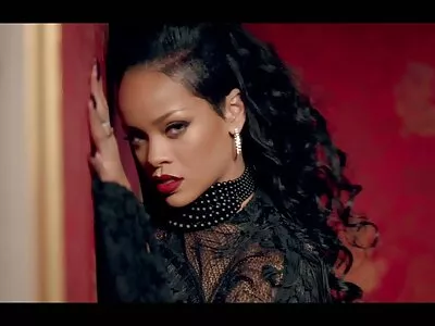 Namorada peituda vídeo de mulher pelada pornô chupa meu pau grande