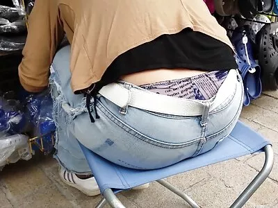 Adolescente magro é atingido vídeo pornô com mulher pelada por trás