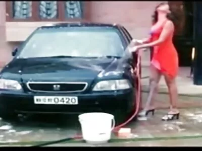 Jovem filme de pornô pelada loira com seios lisos naturais