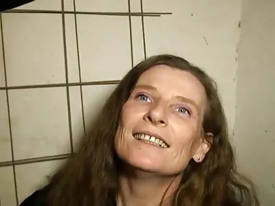 Pessoal, este é um vídeo de mulher nua pornô vídeo amador antigo que encontrei no meu computador, mas ainda assim é um ótimo