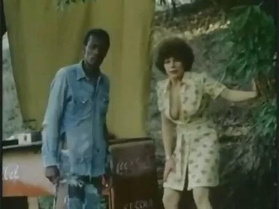 Jovem chupando cara na frente vídeo pornô nua da câmera
