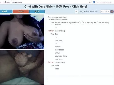 Brincando com seus peitos vídeo pornográfico de mulher pelada grandes redondos