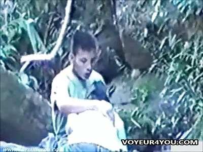 Fodendo a bunda vídeo pornô da mulher do belo apertada dela ao ar livre