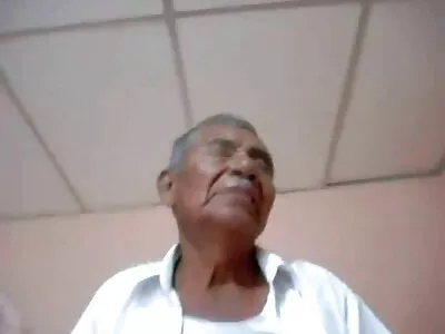 Vestindo nada quero ver vídeo pornô de mulher pelada além de seu belo sorriso