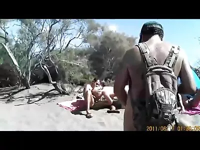 Gata filme de sexo com mulher nua sexy chupa um pau no ponto de vista