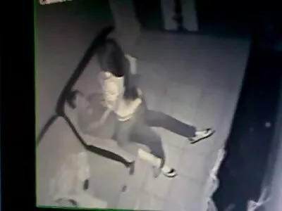 A filme pornô com mulher pelada gata ruiva dá uma chupada e consegue o sexo desejado