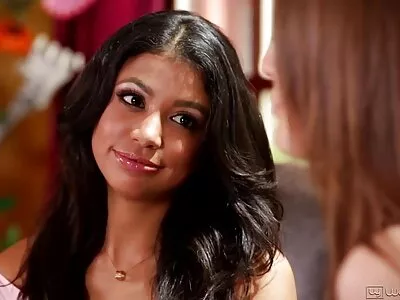 Tão linda namorada morena faz um boquete gostoso e uma gozada filme de pornô mulher pelada facial bagunçada