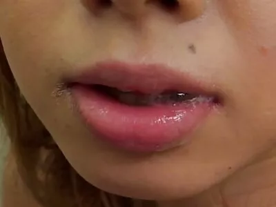 Morena se masturbando antes de filme pornô de mulher nua nós