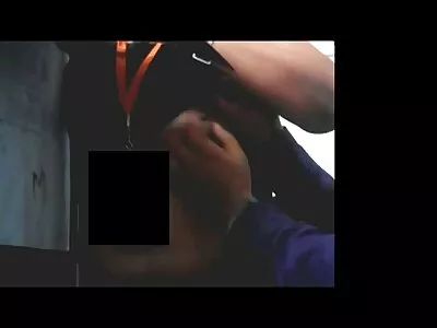 Mãos macias e um rosto fofo vídeo pornográfico mulher pelada