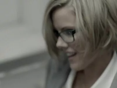 Bunda grande gata transando e gozando na buceta vídeo pornô pelada