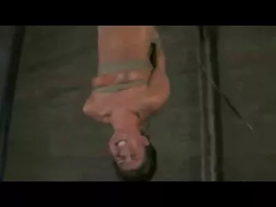 Gata gostosa fazendo sexo oral e montando vídeo de pornô com mulher pelada um pau