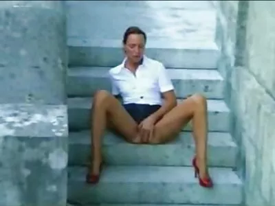 A garota que adora quero ver vídeo pornô mulher pelada chupar pau