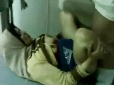 Morena doce modelo de webcam filme pornô da mulher pelada posando